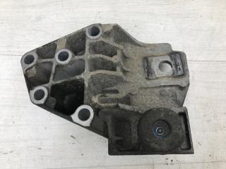 Запчасть кронштейн Land Rover Freelander 2008
