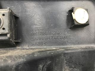 Накладка крышки багажника Outlander 2003 1 4G69