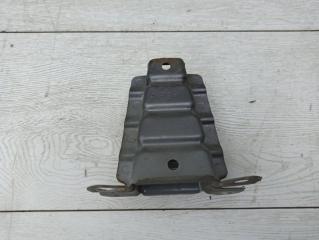 Кронштейн заднего бампера правый Honda HR-V 2004