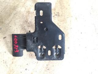 Крюк капота Touareg 2003-2010 7L Крюк капота Touareg 2003-2010 7L