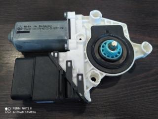 Мотор стеклоподъемника задний правый Skoda Octavia 2012