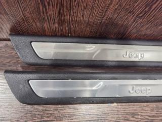 Накладка порога салона передняя Jeep Grand Cherokee WK2 3.0 TDI Накладка порога салона передняя Jeep Grand Cherokee WK2 3.0 TDI