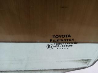 Стекло двери переднее левое Toyota Avensis (3) T270