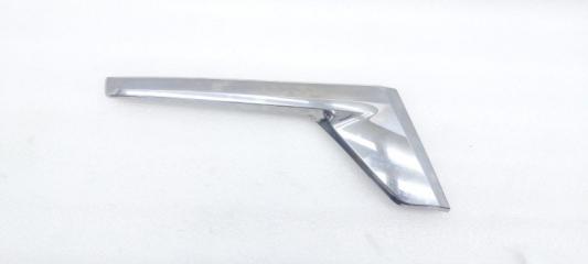 Накладка решетки радиатора правая Toyota Land Cruiser 200 1VD-FTV БУ