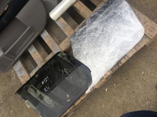 Стекло собачника заднее левое Subaru Forester 2006