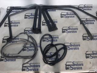 Уплотнитель проема двери Subaru Forester 2003
