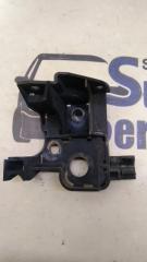 Крепление решетки радиатора левое Subaru IMPREZA 2003