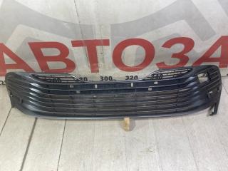 Решетка в бампер передняя Toyota Camry БУ