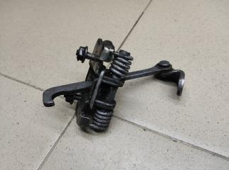 Ограничитель двери Renault Logan 1 2008 K7MF710 Ограничитель двери Renault Logan 1 2008 K7MF710