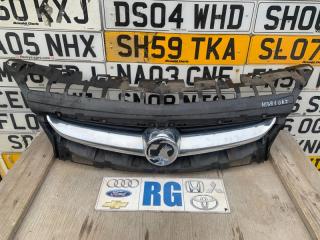 Решетка радиатора Opel Astra J 2012